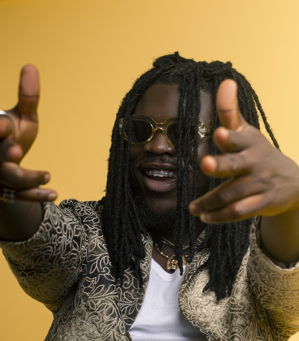 Maxzy explores love’s addictive high in new single and video ‘Dealer’