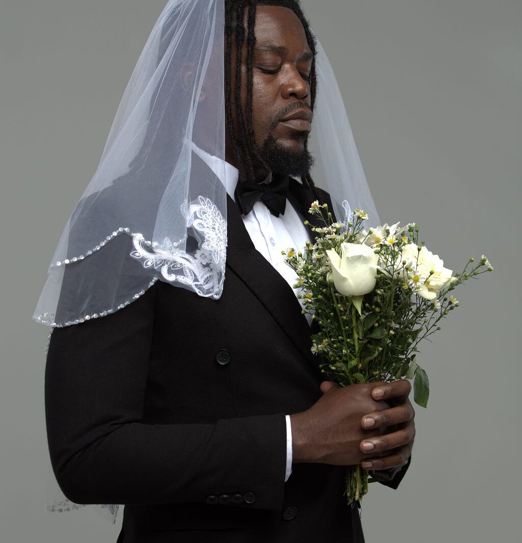 SHADO CHRIS QUESTIONS SOCIETAL PRESSURES WITH NEW SINGLE “TU TE MARIES QUAND?”