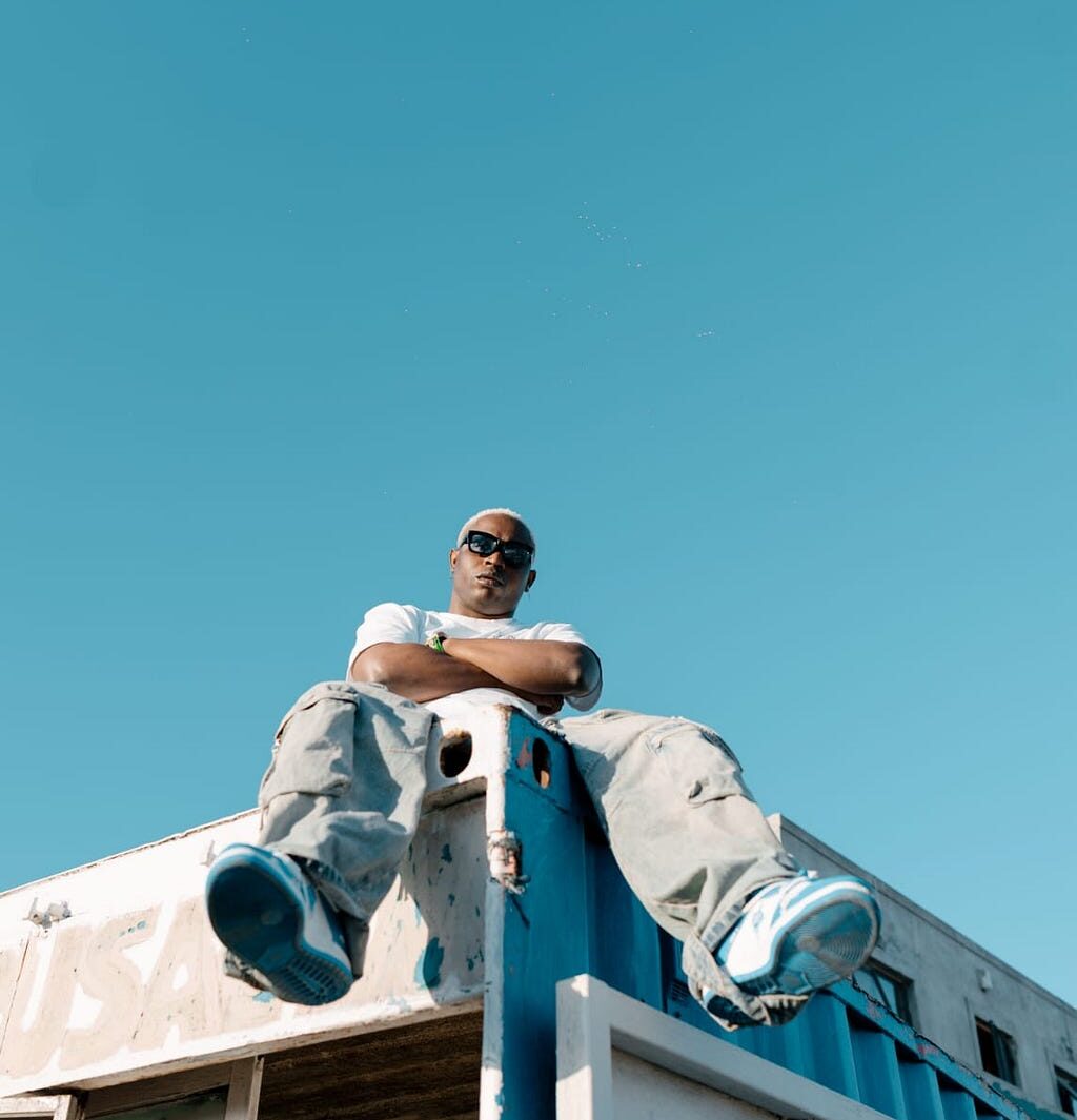 DEMMIE VEE SHARES HIS WORLD THROUGH MUSIC  ON “SOUNDS OF MANY COLORS”