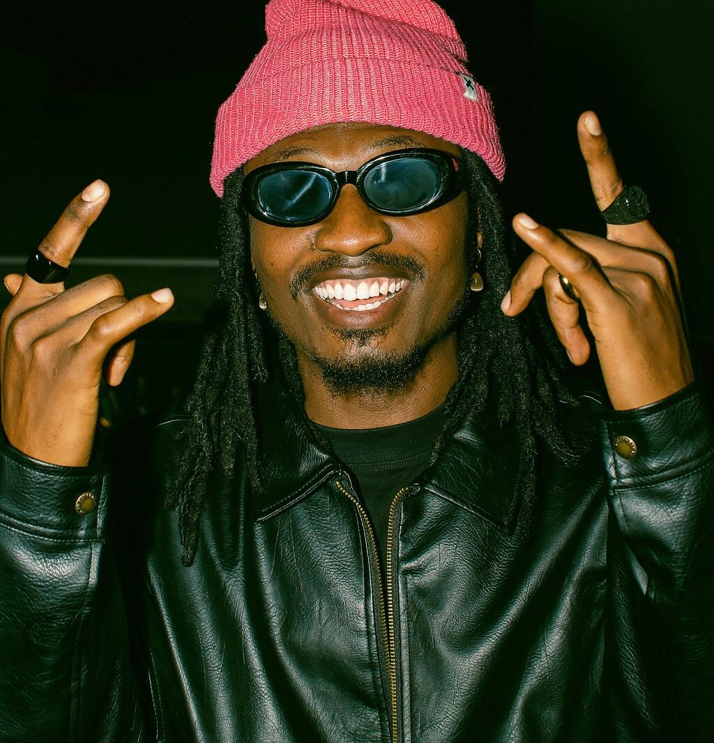 TR33, EFE MONEY, AND QDOT FUSE CULTURES IN “OWO MI DA”
Rapper and singer Efe Money has come a… TR33, EFE MONEY, AND QDOT FUSE CULTURES IN “OWO MI DA”
Rapper and singer Efe Money has come a…