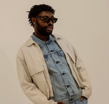 D1WAV SHINES IN NEW SINGLE, CELEBRATING GROWTH AND FORWARD MOTION