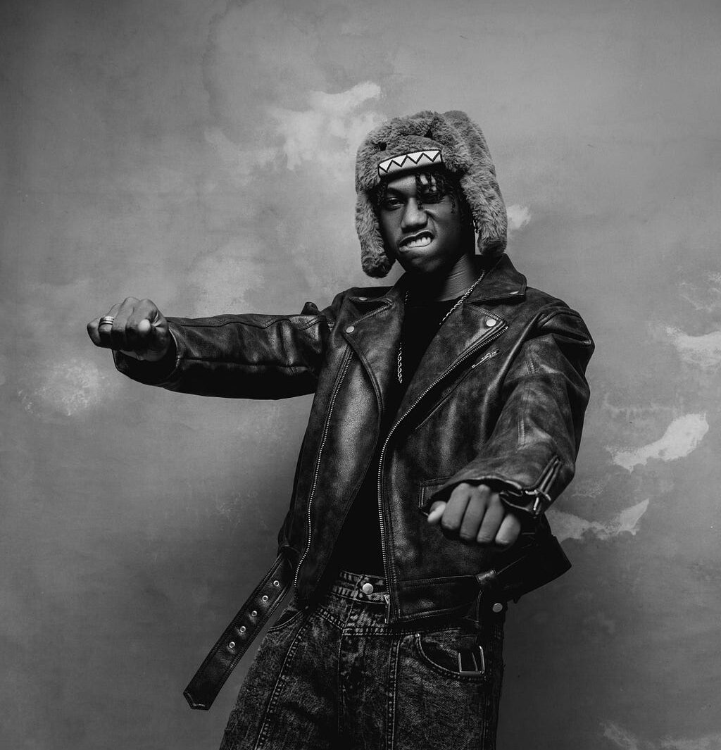 RUNDA TEAMS UP WITH PERUZZI FOR INTIMATE AFRO-R&B TRACK “HOLD ME DOWN”