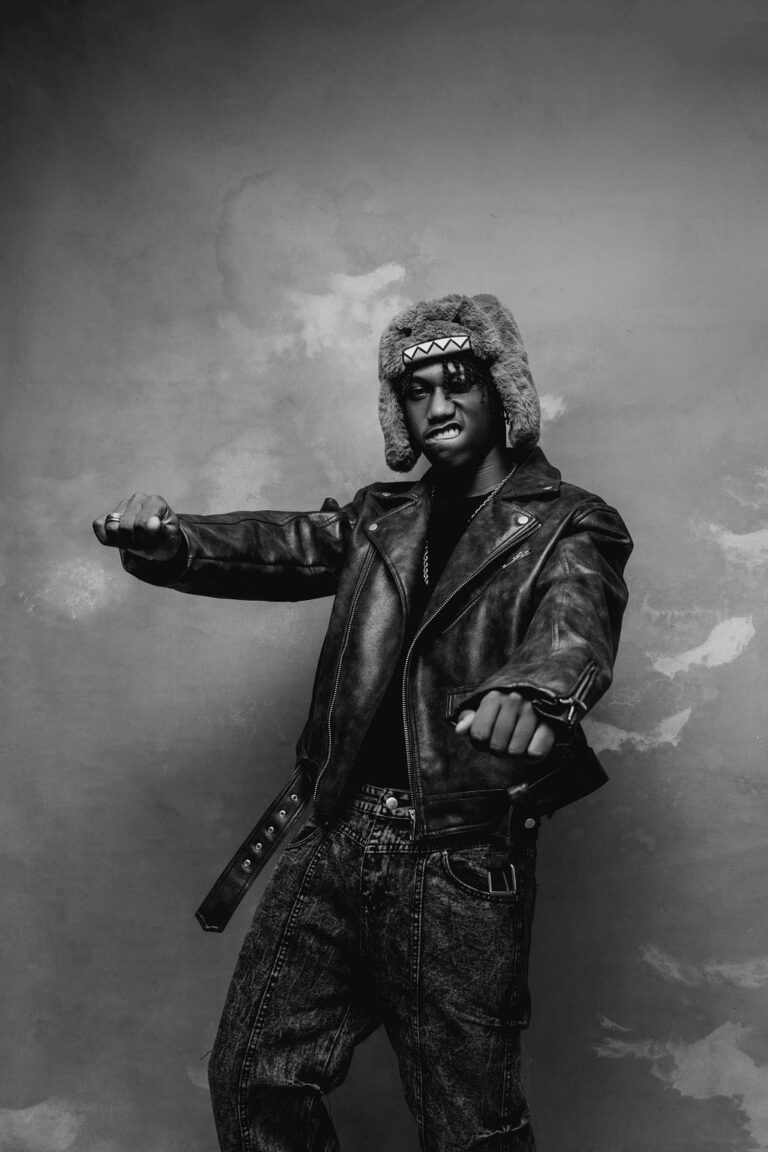 RUNDA TEAMS UP WITH PERUZZI FOR INTIMATE AFRO-R&B TRACK “HOLD ME DOWN”