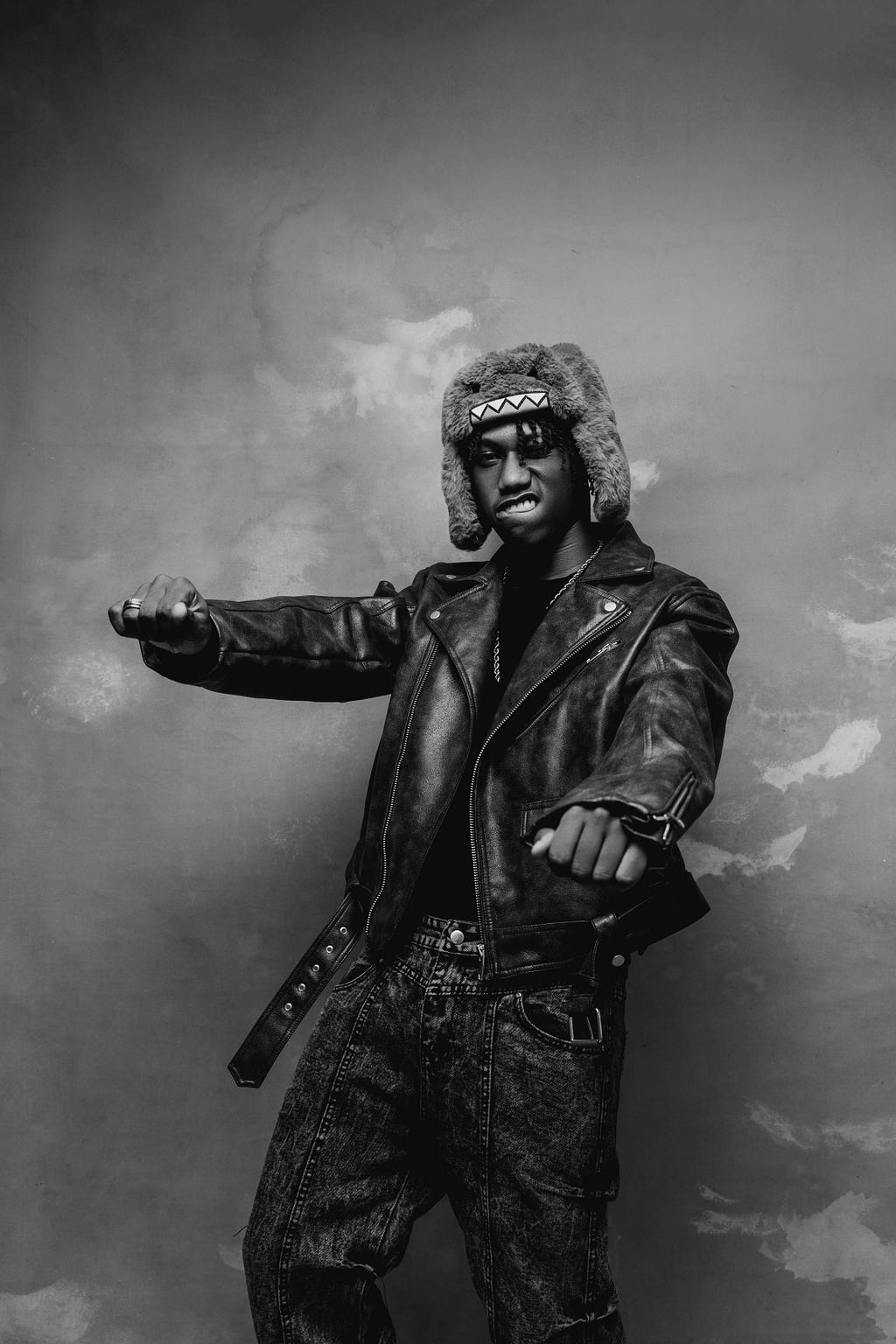 RUNDA TEAMS UP WITH PERUZZI FOR INTIMATE AFRO-R&B TRACK “HOLD ME DOWN”