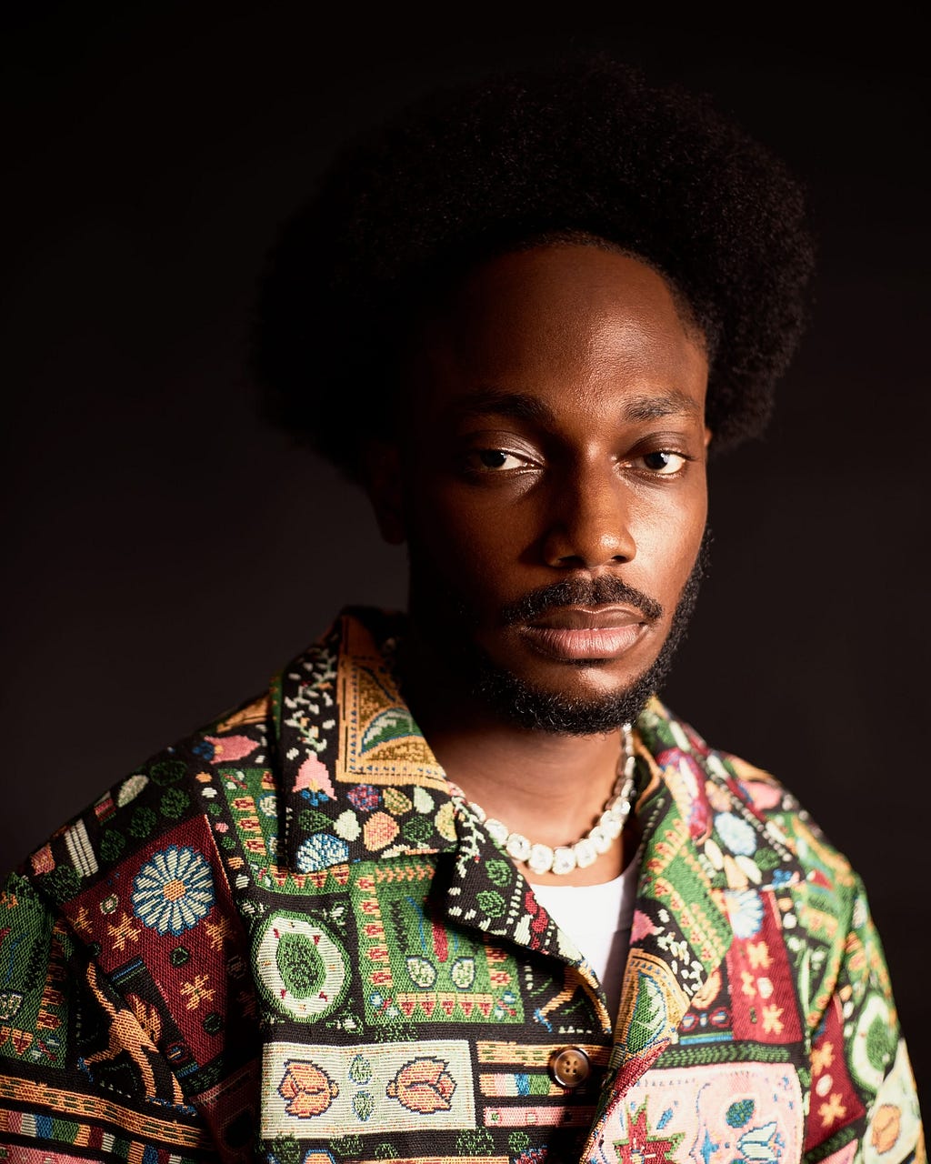 SAELEM STRIPS BACK THE FACADE IN “SINNER,” A POWERFUL CONVERSATION WITH GOD