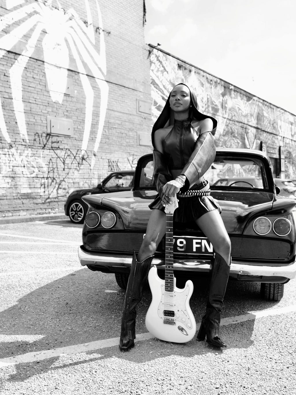 LIGI CONTINUES TO BLEND SOUND AND SOUL WITH HYPNOTIC NEW SINGLE “LOCO”